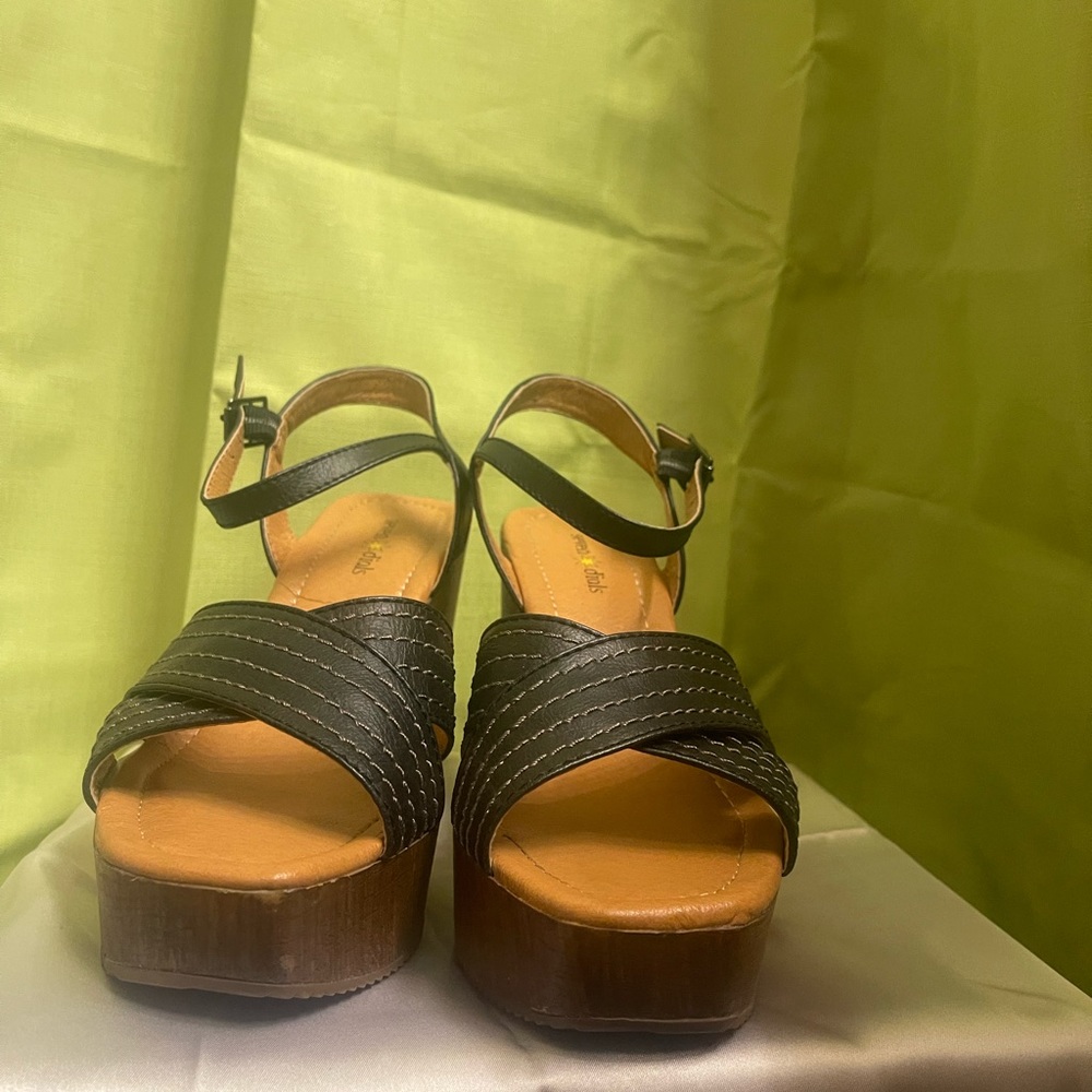 Clog type open toe shoe